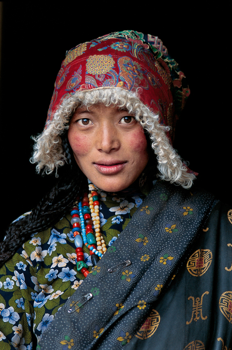 Steve McCurry, Pilgrim at a stupa, Amdo, Tibet (2001)