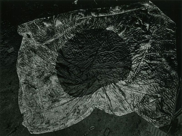 Kikuji Kawada  The Japanese National Flag, Tokyo 1965 From the series The Map © Kikuji Kawada. Courtesy Michael Hoppen Gallery and Photo Gallery International