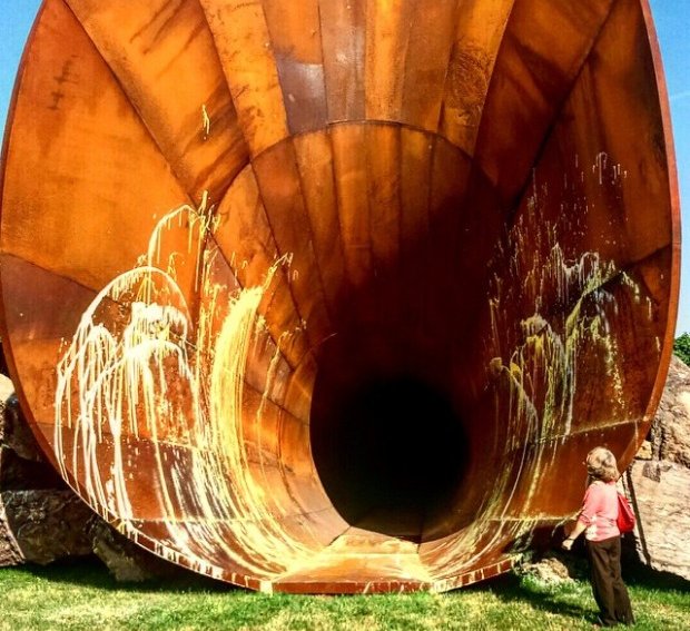 Paint splatters on Anish Kapoor's Versailles work, Dirty Corner. Image courtesy of Sophie Walker's Instagram