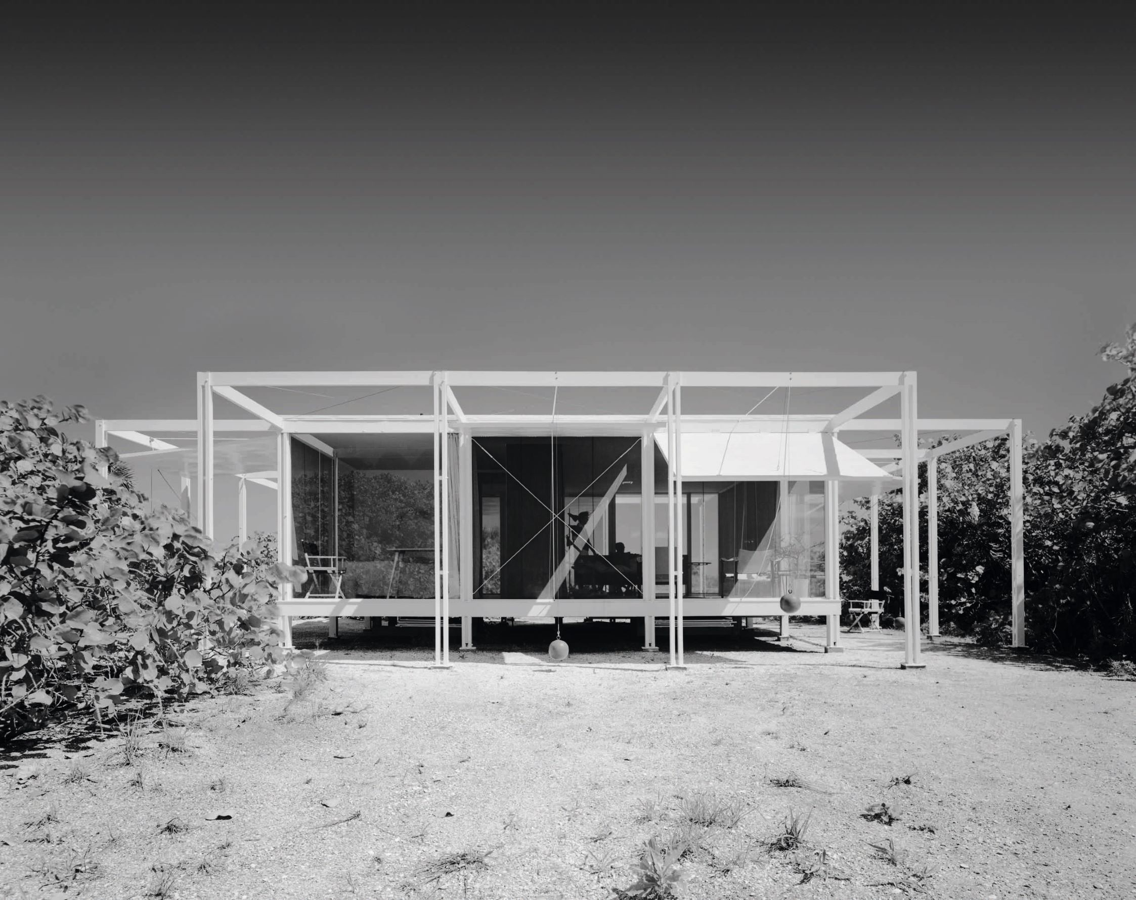 The Walker Guest House by Paul Rudolph,(1953) Sanibel Island, FL 1953, Ezra Stoller/Esto. All images © Ezra Stroller/ESTO Archive, courtesy of Sotheby's