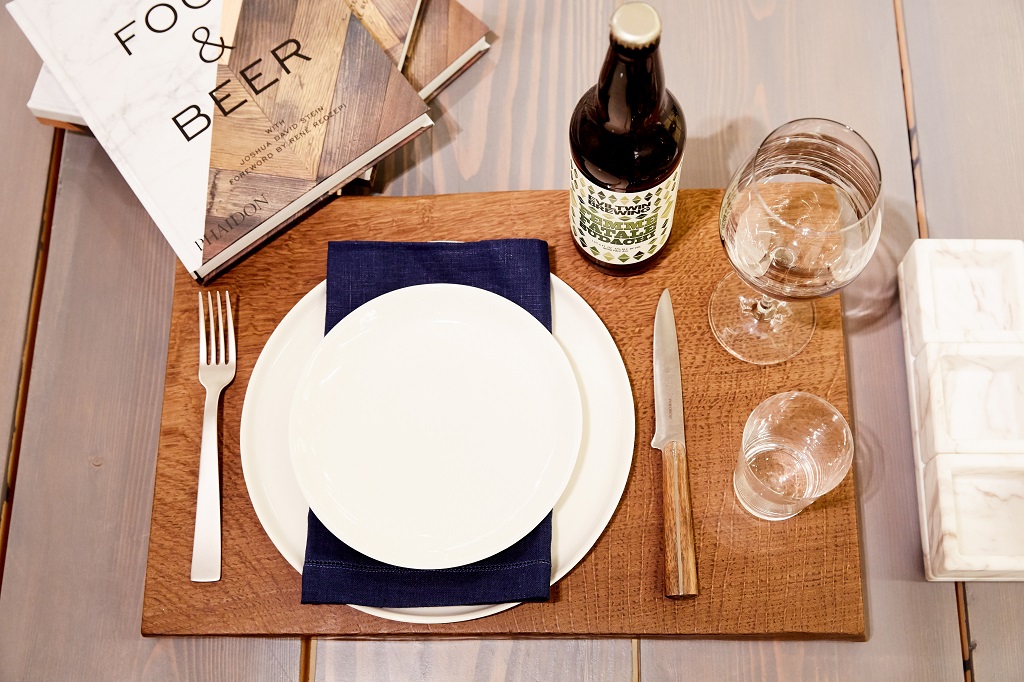 Barneys' Tørst place setting