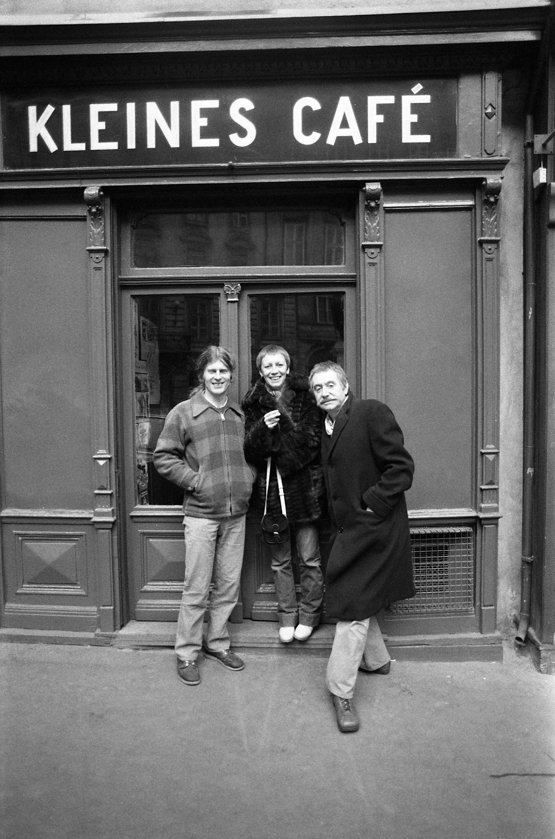 From left: Max Peintner, Barbara Radice and Ettore Sottsass in Vienna, 1977